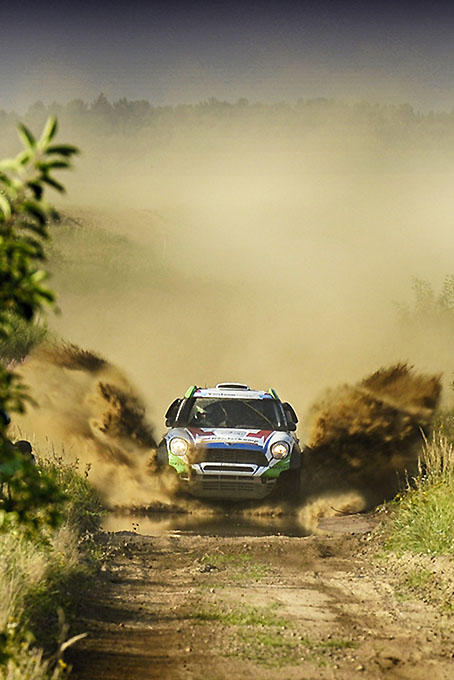 Nasser Al-Attiyah snelste in Toyota Hilux, stofhappen voor Erik van Loon in de Mini